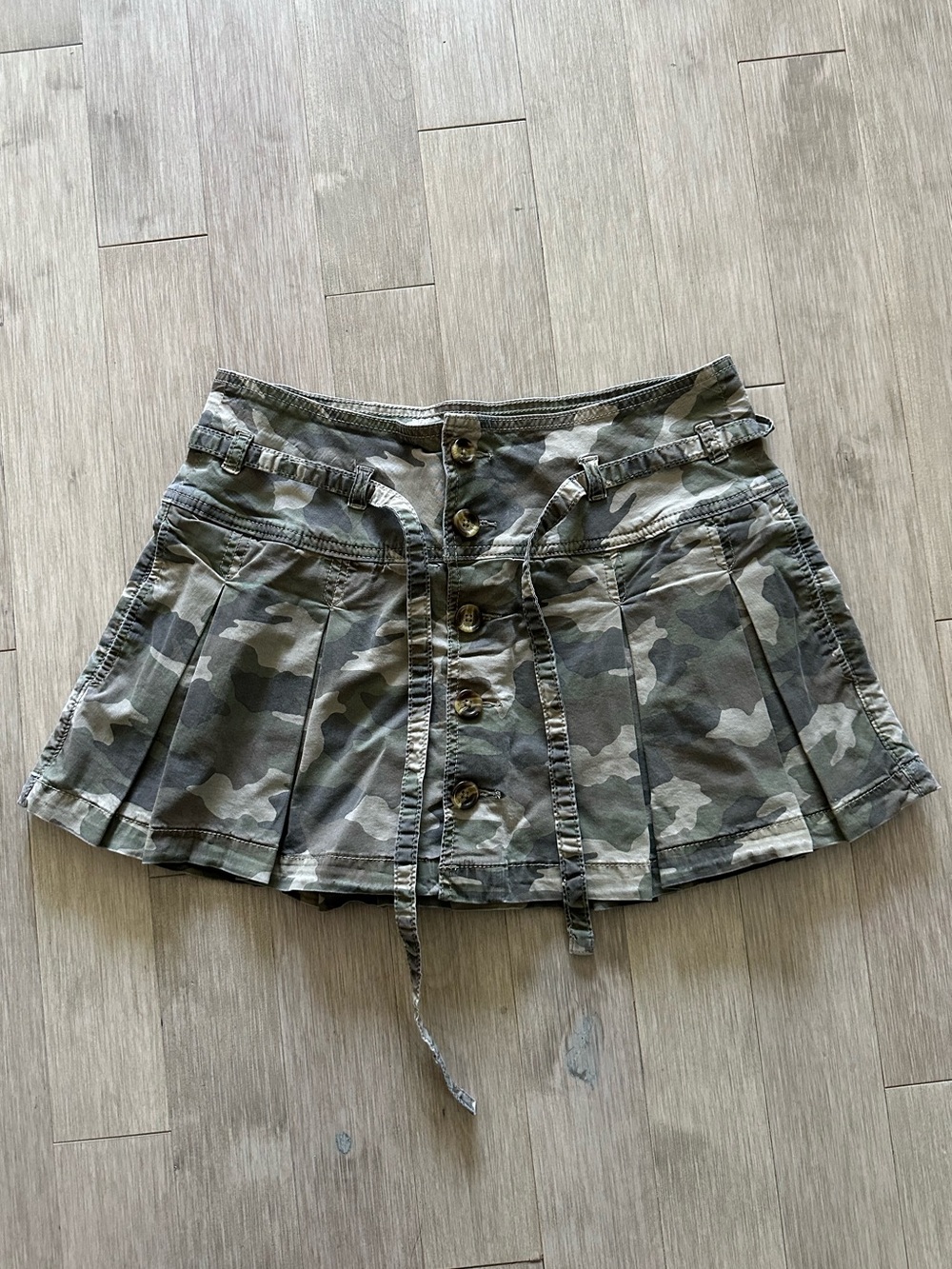 American Eagle Low Rise Mini Skort Camo Pleated Mini Skirt - Size 6